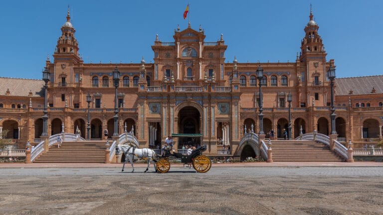 Alcazar royal de Séville - Place Saint-Georges