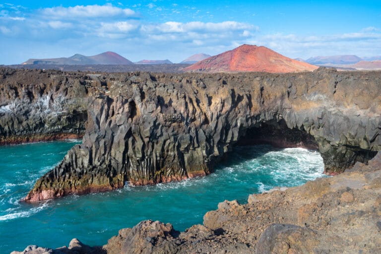 Où trouver Los Hervideros à Lanzarote ?