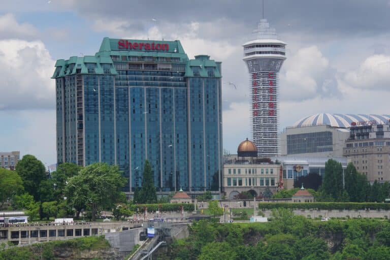 Casino au Canada : comment gagner de l'argent en voyageant ?