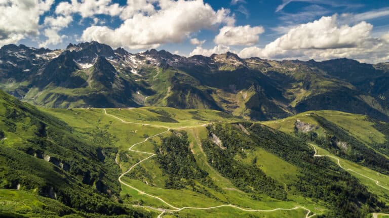 Pourquoi passer ses vacances d'été dans les Alpes en famille ?