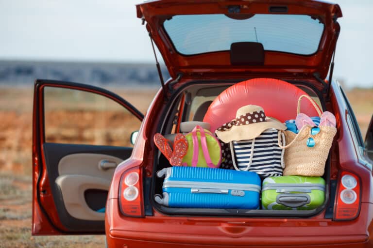 Bien charger sa voiture pour partir en vacances : quels sont les bons conseils à suivre ?