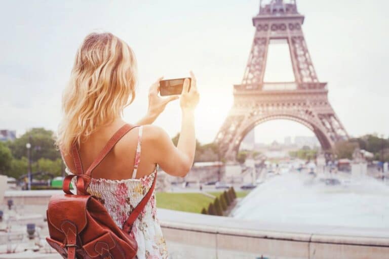 Découvrez Paris en famille facilement en louant un minibus