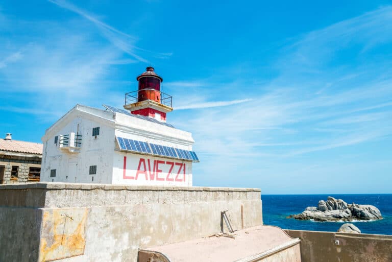 Découvrir les îles Lavezzi en Corse