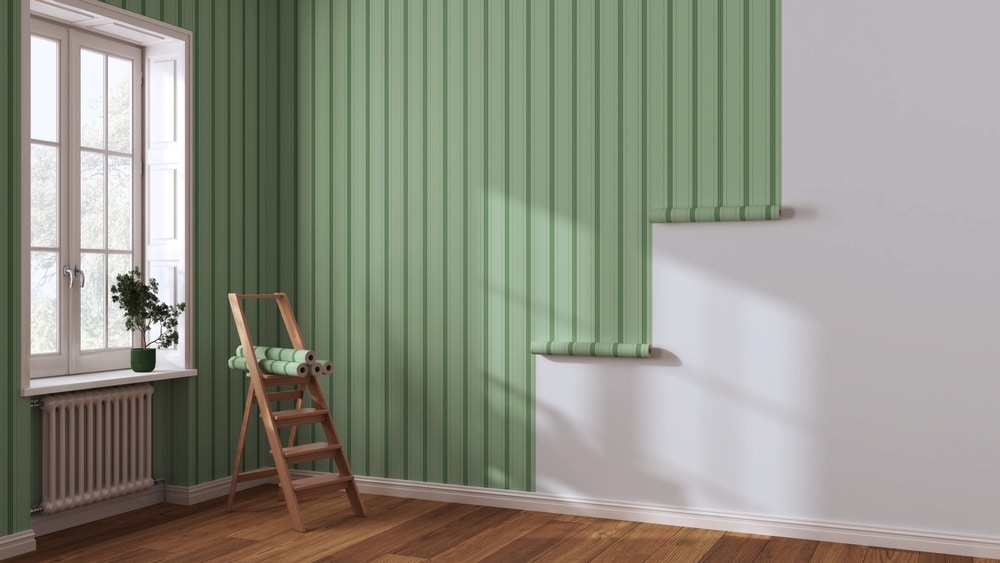 décorer un mur blanc avec du papier peint