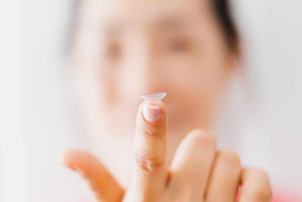 Conseils pour voyager avec des lentilles de contact