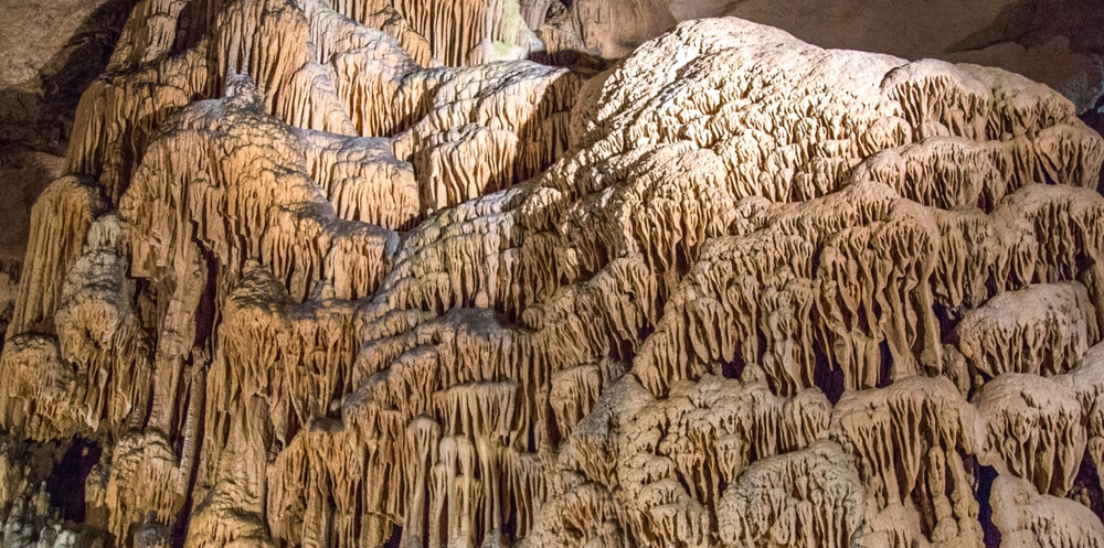 Explorer les grottes d'Ardèche