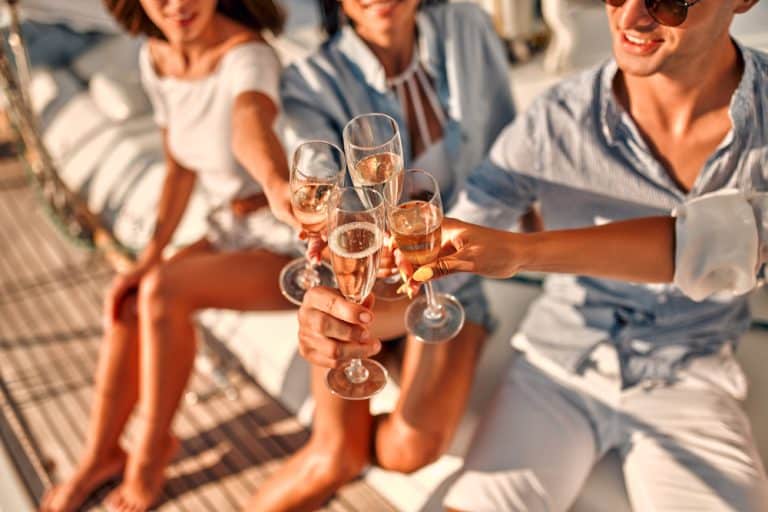 Louer un yacht pour vos vacances entre amis