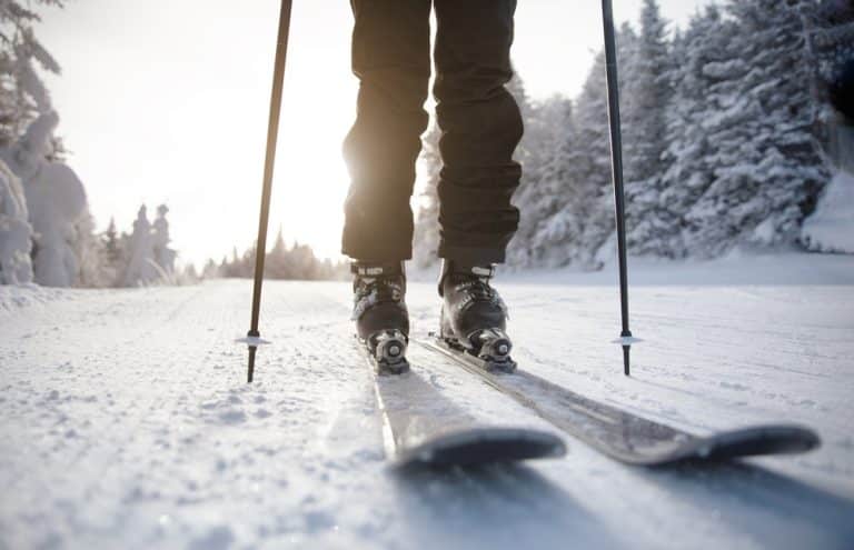 Découvrez les meilleurs moments pour réserver vos vacances au ski et maximiser votre budget. Nos conseils et astuces vous guident pour choisir la station, l'hébergement et les forfaits adaptés à vos besoins. Ne manquez pas les bons plans pour une expérience enneigée réussie!