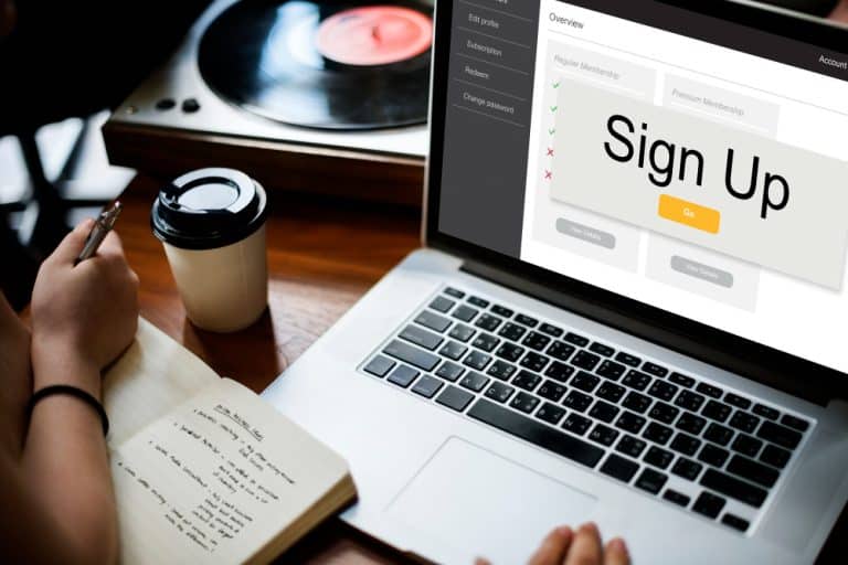 S'inscrire sur un site candauliste