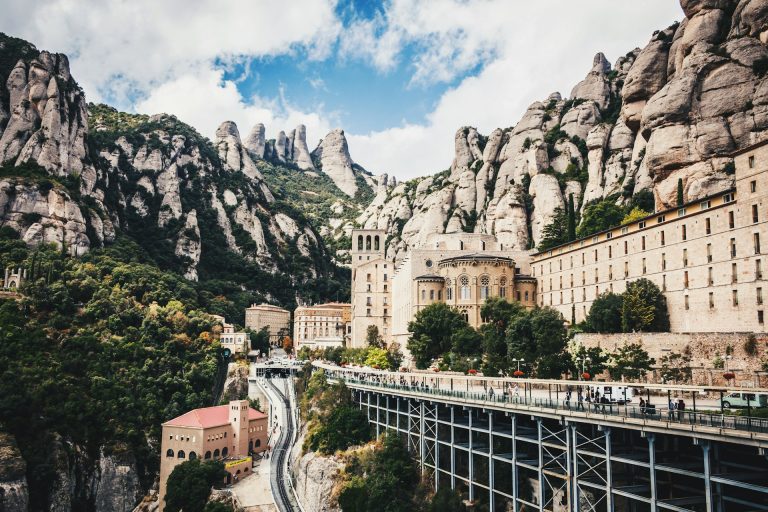 Séjourner dans un monastère en Europe pour une retraite spirituelle