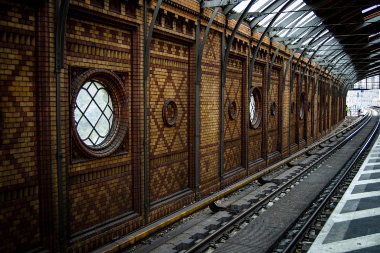 Solo voyage : astuces pour se faire des amis locaux