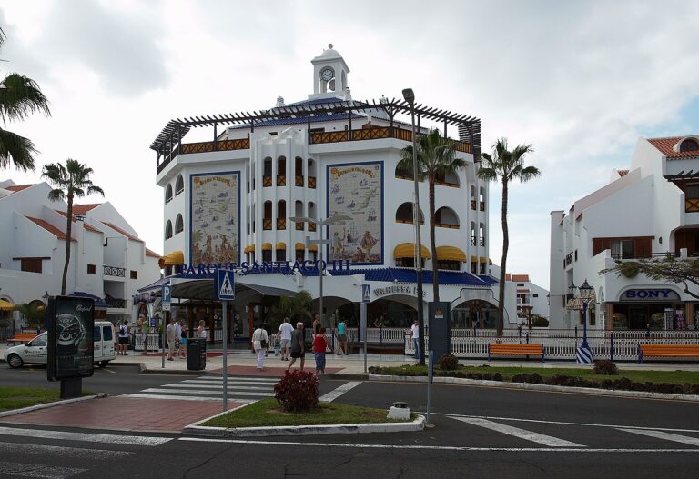 Hôtel de resort à Tenerife, image libre de droits via Wikimedia Commons