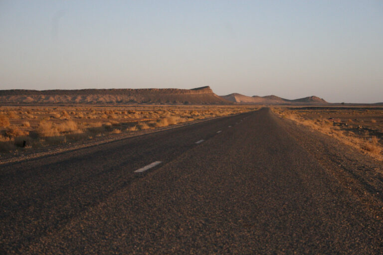 Route au Maroc, image libre de droits via Wikimedia Commons