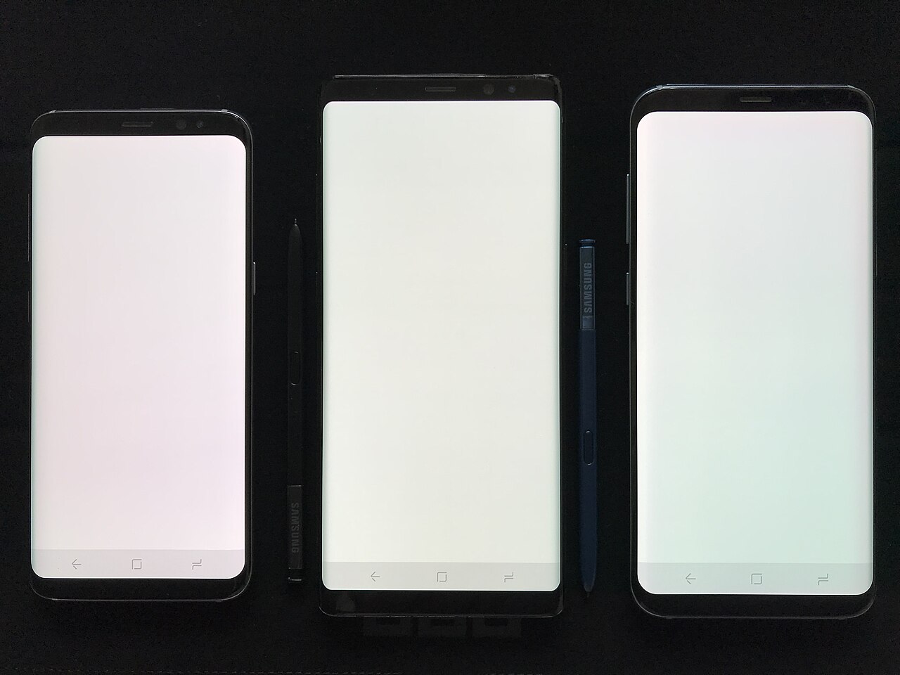 Smartphone allumé, image libre de droits via Wikimedia Commons