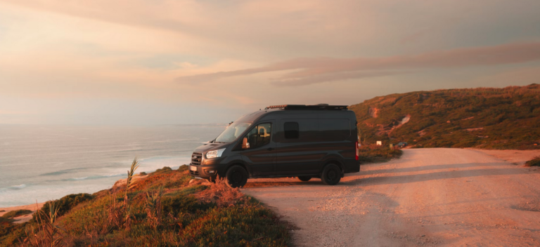 Vanlife : pourquoi le marché du van aménagé explose et transforme le voyage