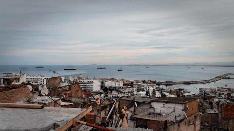 Alger est la principale ville de l'Algérie : son attractivité n'est plus à démontrer.