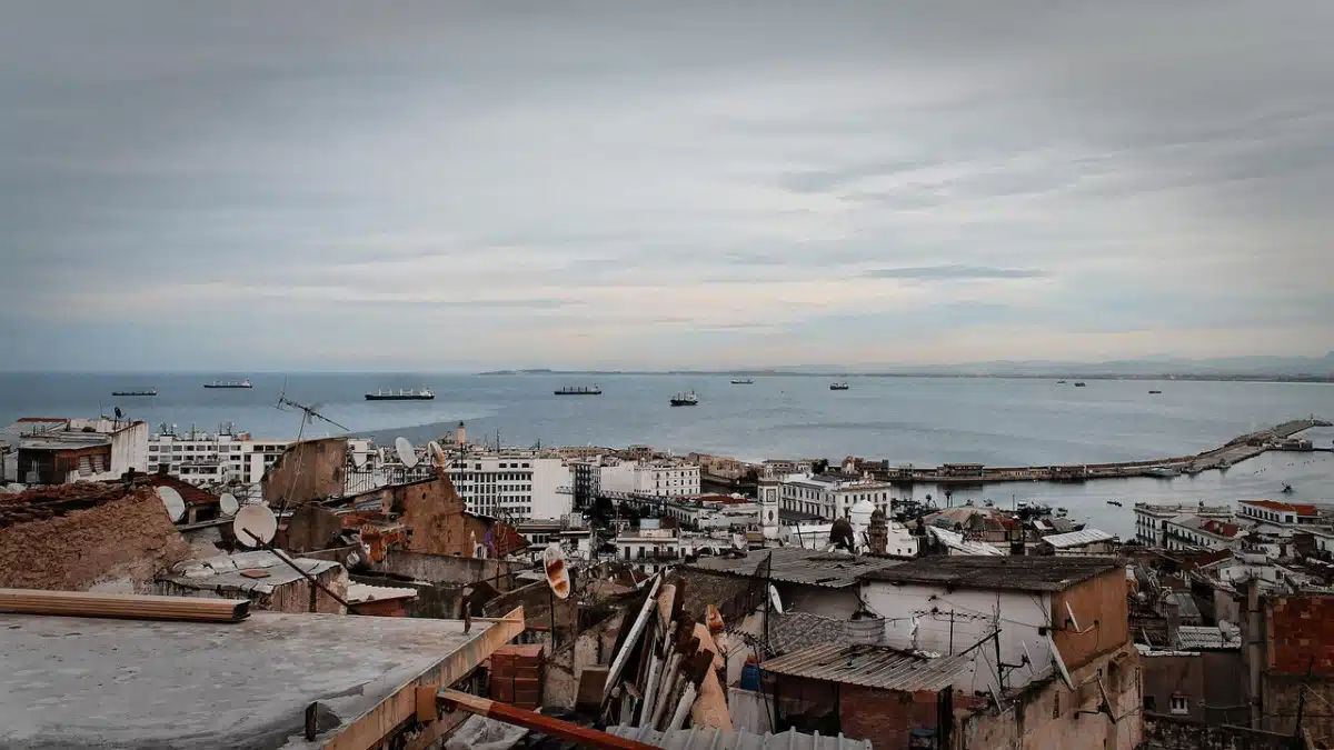 Alger est la principale ville de l'Algérie : son attractivité n'est plus à démontrer.